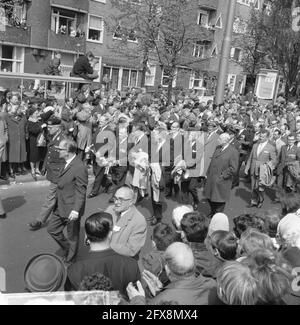 Liberation Day, the Liberation Army as it entered 20 years ago from the Berlage Bridge, veterans pass by, May 5, 1965, liberations, Liberation Army, The Netherlands, 20th century press agency photo, news to remember, documentary, historic photography 1945-1990, visual stories, human history of the Twentieth Century, capturing moments in time Stock Photo