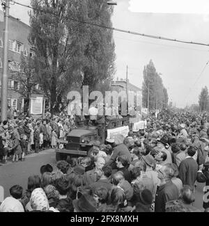 Liberation Day, the Liberation Army as it entered 20 years ago from the Berlage Bridge, May 5, 1965, liberation armies, flames, The Netherlands, 20th century press agency photo, news to remember, documentary, historic photography 1945-1990, visual stories, human history of the Twentieth Century, capturing moments in time Stock Photo