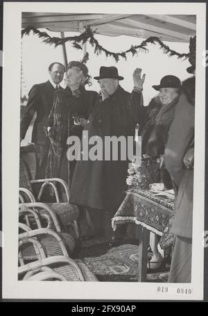 Visit of Winston Churchill to the Netherlands. Admiral sailing on the IJ. Boat trip on the saloon boat De Tourist. Flrs. Mrs. Churchill, Queen Wilhelmina, Winston Churchill, May 11, 1946, boat trips, queens, royal family, statesmen, The Netherlands, 20th century press agency photo, news to remember, documentary, historic photography 1945-1990, visual stories, human history of the Twentieth Century, capturing moments in time Stock Photo