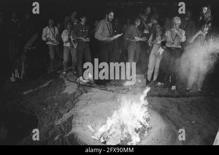 Bhagwan movement in Amsterdam is going to burn book of the Rajneeshis by order of Bhagwan, September 30, 1985, books, The Netherlands, 20th century press agency photo, news to remember, documentary, historic photography 1945-1990, visual stories, human history of the Twentieth Century, capturing moments in time Stock Photo