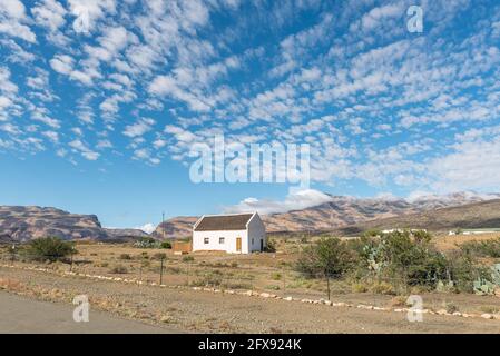 KLAARSTROOM, SOUTH AFRICA - APRIL 5, 2021: A house in Klaarstroom in the Western Cape Karoo. Meiringspoort is visible to the left as a break in the Sw Stock Photo