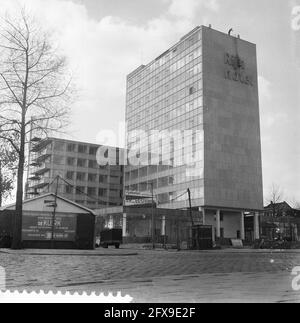 Construction of Rijnhotel on Kruiskade in Rotterdam, April 20, 1959, The Netherlands, 20th century press agency photo, news to remember, documentary, historic photography 1945-1990, visual stories, human history of the Twentieth Century, capturing moments in time Stock Photo