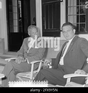 Cabot Lodge during a maintenance in the garden of the Catshuis from left to right Cabot Lodge, Marijnen, August 20, 1964, The Netherlands, 20th century press agency photo, news to remember, documentary, historic photography 1945-1990, visual stories, human history of the Twentieth Century, capturing moments in time Stock Photo