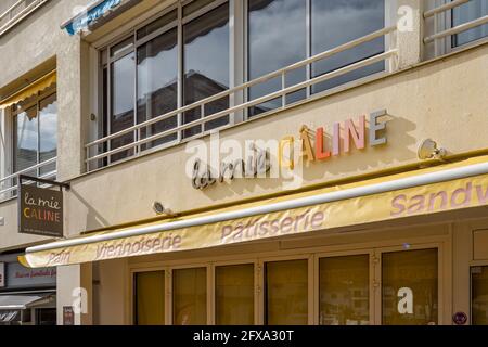 LA MIE CALINE in France: Front view of French Store boutique with logo and signage Logo in Pornic, France 20.5.2021 LA MIE CALINE: famous brand for fr Stock Photo