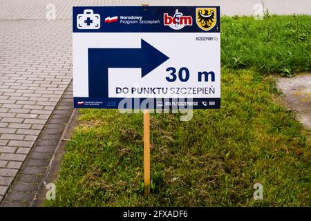 Information sign pointing to the covid-19 vaccination point. Polish national vaccination program. Covid vaccination campaign in Poland. Stock Photo