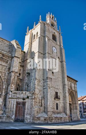 Low angle shot of a Palencia Cathedral dedicated to Saint Antoninus of Pamiers in Spain Stock Photo