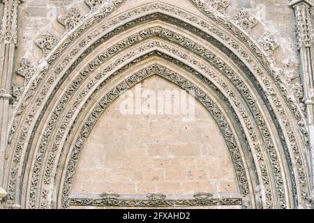 Details of the carved pointed arch entrance of Palencia Cathedral in Palencia, Spain Stock Photo