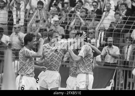 European Championship soccer in West Germany, England against the Netherlands 1-3, June 14, 1988, sports, soccer, The Netherlands, 20th century press agency photo, news to remember, documentary, historic photography 1945-1990, visual stories, human history of the Twentieth Century, capturing moments in time Stock Photo