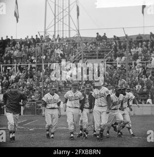 International Hockey week in Haarlem. Game moment from the USAF England v Kieviten Netherlands match, June 30, 1963, matches, The Netherlands, 20th century press agency photo, news to remember, documentary, historic photography 1945-1990, visual stories, human history of the Twentieth Century, capturing moments in time Stock Photo