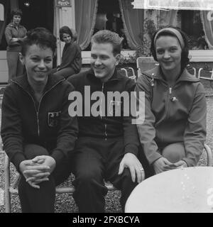 International Table Tennis Championships 1962, in Krelagehuis in Haarlem,  v.l.n.r. Agnes Simon (Dld), Scholer (Dld) and Rowe (Eng) Date: October 20,  1962 Location: Haarlem Keywords: Table tennis, Championships Personal name:  Agnes Simon