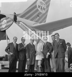 Youth Group Back From Indonesia Under The Auspicien Pjcr Their Arrival At Schiphol V L N R M H G J Joosten Drs De Boo Jonkvr N Date 24 February 1964 Location Noord Holland Schiphol Keywords