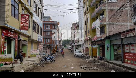 Kathmandu Nepal 21. Mai 2018 Colorful dirty and dusty street and area in Sinamangal, Kathmandu, Nepal. Stock Photo