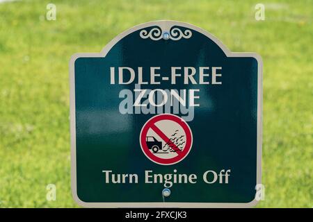 Idle free zone Turn Engine Off sign in a park