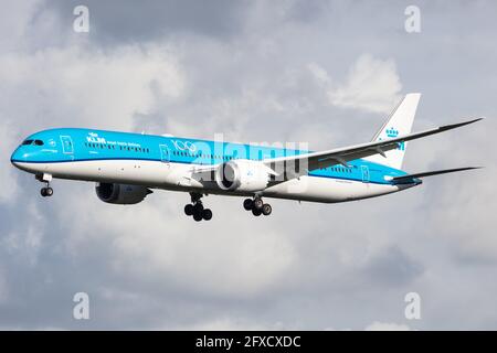 AMSTERDAM, NETHERLANDS - Sep 13, 2020: KLM (KL / KLM) approaching Amsterdam Schiphol Airport (EHAM/AMS) with a Boeing 787-10 Dreamliner B78X (PH-BKD/4 Stock Photo