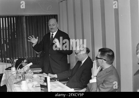 Press conference ir. Simon Wiesenthal in Apollo-pavilion on occasion of book Murderers Among Us, March 2, 1967, books, press conferences, The Netherlands, 20th century press agency photo, news to remember, documentary, historic photography 1945-1990, visual stories, human history of the Twentieth Century, capturing moments in time Stock Photo