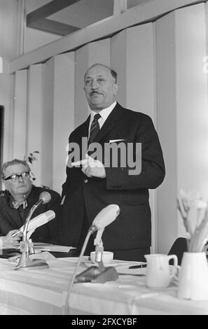 Press conference ir. Simon Wiesenthal in Apollo pavilion on occasion of book Murderers Among Us, Wiesenthal during press conference, March 2, 1967, books, press conferences, The Netherlands, 20th century press agency photo, news to remember, documentary, historic photography 1945-1990, visual stories, human history of the Twentieth Century, capturing moments in time Stock Photo
