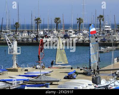 Cascais, Lisboa Portugal. 26th May, 2021. (INT) View of the Cascais Marina in Portugal. May 26, 2021, Cascais, Portugal: View of the Cascais Marina, one of the largest on the Portuguese Riviera, this Wednesday (26th). Credit: Edson De Souza/TheNews2 Credit: Edson De Souza/TheNEWS2/ZUMA Wire/Alamy Live News Stock Photo