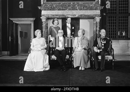 Tripod photo of President Heinemann and wife. queen Juliana, Bernhard, Beatrix and Claus at Palace on Dam Square, November 24, 1969, REALITY GENOTES, queens, state visits, The Netherlands, 20th century press agency photo, news to remember, documentary, historic photography 1945-1990, visual stories, human history of the Twentieth Century, capturing moments in time Stock Photo