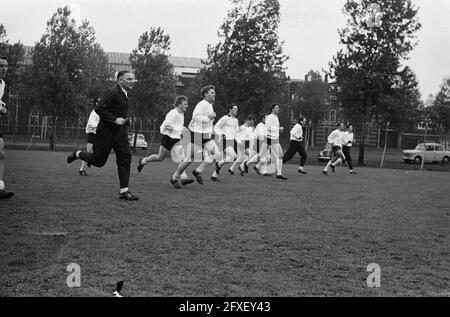 Tottenham Hotspurs train under the direction of trainer Michelson at Feijenoord side fields, captain of the team Blanchflower trains separately, May 14, 1963, sports, trainers, footballLERS, The Netherlands, 20th century press agency photo, news to remember, documentary, historic photography 1945-1990, visual stories, human history of the Twentieth Century, capturing moments in time Stock Photo
