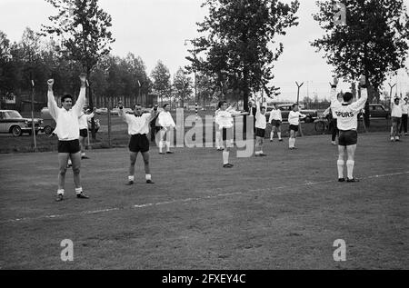 Tottenham Hotspurs trains under the direction of trainer Michelson at Feijenoord side fields, training team, May 14, 1963, TRAININGS, sports, footballLERS, The Netherlands, 20th century press agency photo, news to remember, documentary, historic photography 1945-1990, visual stories, human history of the Twentieth Century, capturing moments in time Stock Photo