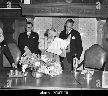 Queen Elisabeth of Belgium honorary member of the Dutch Bach Society, July 4, 1951, The Netherlands, 20th century press agency photo, news to remember, documentary, historic photography 1945-1990, visual stories, human history of the Twentieth Century, capturing moments in time Stock Photo