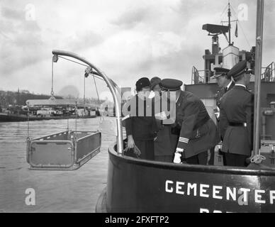 Queen Juliana visits the municipal police of Rotterdam, April 10, 1962, queens, police, ships, The Netherlands, 20th century press agency photo, news to remember, documentary, historic photography 1945-1990, visual stories, human history of the Twentieth Century, capturing moments in time Stock Photo