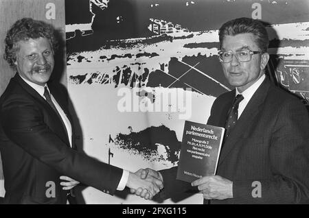 Van Dijk (r) receives booklet on the right of inquiry from author mr. drs. A. A. M. Dolle, December 10, 1985, The Netherlands, 20th century press agency photo, news to remember, documentary, historic photography 1945-1990, visual stories, human history of the Twentieth Century, capturing moments in time Stock Photo