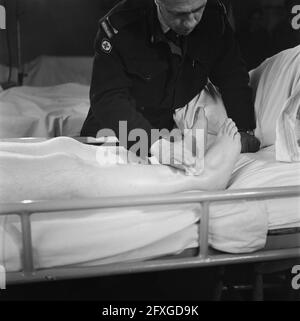 Nursing of sufferers from hunger oedema in the Binnengasthuis in Amsterdam. Under the supervision of doctors Scherpenhuysen and Haverkamp every effort is made to help these people get back on their feet quickly, June 1945, doctors, patients, Second World War, hospitals, The Netherlands, 20th century press agency photo, news to remember, documentary, historic photography 1945-1990, visual stories, human history of the Twentieth Century, capturing moments in time Stock Photo