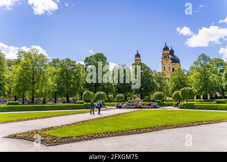 Blick auf die Theatinerkirche vom Hofgarten der Residenz aus, München Stock Photo