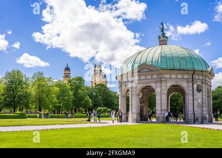 Hofgarten der Münchner Residenz mit Dianatempel und Theatinerkirche Stock Photo