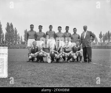 Football teams. Noad. Among others: Jan Loose, Ab Kentie, Piet Ebbing, Theo de Wilde, Kees van Dijke, September 2, 1956, Football teams, sport, The Netherlands, 20th century press agency photo, news to remember, documentary, historic photography 1945-1990, visual stories, human history of the Twentieth Century, capturing moments in time Stock Photo