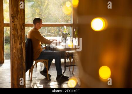 Businessman working at laptop at cafe table Stock Photo