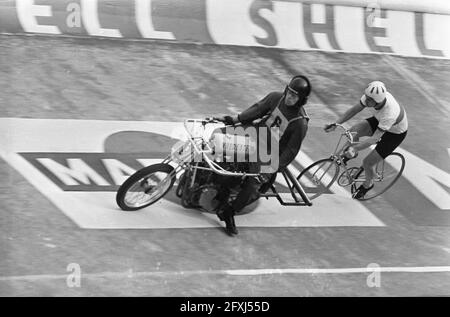 World Cycling Championships in Amsterdam. The Russian stayer amateur M. Merkov with pacer Walrave in action, August 23, 1967, AMATEURS, WIELRENNEN, pacers, The Netherlands, 20th century press agency photo, news to remember, documentary, historic photography 1945-1990, visual stories, human history of the Twentieth Century, capturing moments in time Stock Photo