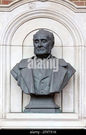 Bust of Sir Clements Markham standing outside the Royal Geographical Society, Kensington, London, England, UK Stock Photo