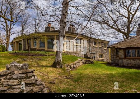 306 Park Avenue, orignially the 2nd personal residence of Earl Young, architect of the Mushroom Houses in the 20th Century, Charlevoix, Michigan, USA Stock Photo