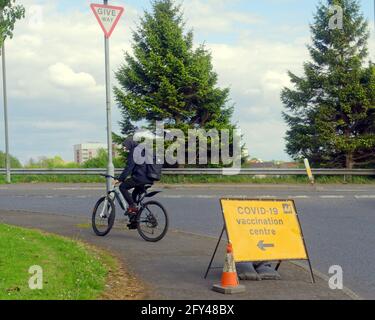 Glasgow, Scotland, UK 27th May, 2021. Covid continues to dominate everyday life in the city as the signs are everywhere. Credit: Gerard Ferry/Alamy Live News Stock Photo