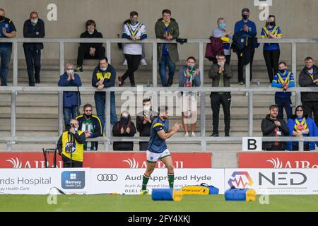 Eccles, UK. 27th May, 2021. Toby King (4) of Warrington Wolves applauds the travelling supporters after news breaks of him signing a new 4 year contract at Warrington Wolves in Eccles, United Kingdom on 5/27/2021. (Photo by Simon Whitehead/SW Photo/News Images/Sipa USA) Credit: Sipa USA/Alamy Live News Stock Photo