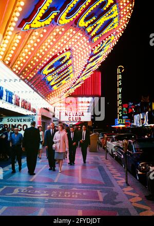 Gogo-Girls lure by Outdoor-Tabledance customers into the casino, Fremont  Street Experience in old Las Vegas, Downtown Las Vegas Stock Photo - Alamy