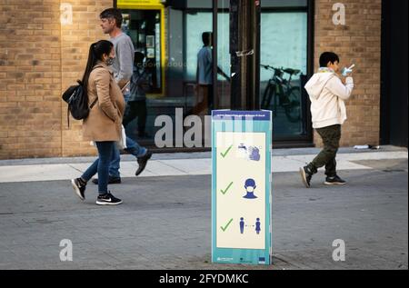 LONDON, UK. MAY 27TH: General views of Covid signs and life in Hounslow as it becomes one of the biggest hotspots for the dominanting Indian variant of coronavirus, London, England on Thursday 27th May 2021. (Credit: Tejas Sandhu | MI News) Credit: MI News & Sport /Alamy Live News Stock Photo