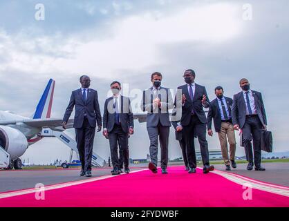 Kigali, Rwanda. 27th May, 2021. French President Emmanuel Macron (3rd L) arrives at Kigali International Airport in Kigali, Rwanda, on May 27, 2021. Rwandan President Paul Kagame on Thursday said Rwanda and France are going to 'relate much better' to the benefit of two peoples, politically, economically and culturally, during a joint press conference in Kigali with the visiting French President Emmanuel Macron. Credit: Cyril Ndegeya/Xinhua/Alamy Live News Stock Photo