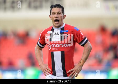 Eccles, UK. 27th May, 2021. Morgan Escare (1) of Salford Red Devils shouts instructions during the game in Eccles, United Kingdom on 5/27/2021. (Photo by Simon Whitehead/SW Photo/News Images/Sipa USA) Credit: Sipa USA/Alamy Live News Stock Photo