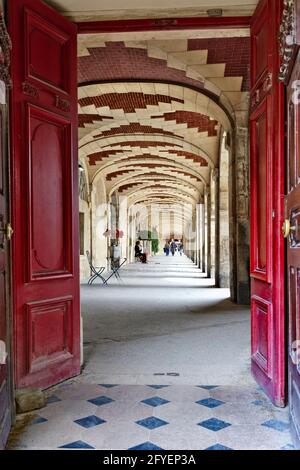 FRANCE. PARIS (75) LE MARAIS DISTRICT,  PLACE DES VOSGES Stock Photo