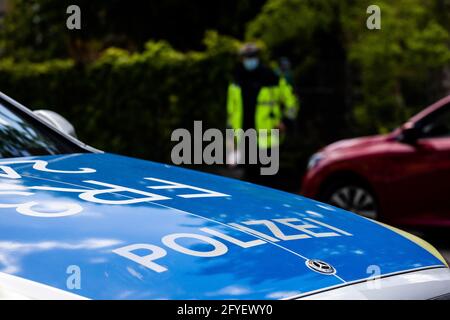 Freiburg, Germany. 05th May, 2021. A police officer wearing a mouth-nose protection checks a car. Credit: Philipp von Ditfurth/dpa/Alamy Live News Stock Photo