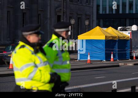File photo dated 02/12/19 of police tents outside Fishmonger's Hall, on London Bridge, following the London Bridge terrorist attack. The jury at the inquest into the terror attack at Fishmongers' Hall has found Jack Merritt, 25, and Saskia Jones, 23, were 'unlawfully killed' during an attack by convicted terrorist Usman Khan at Fishmongers??? Hall on November 29 2019. Issue date: Friday May 28, 2021. Stock Photo