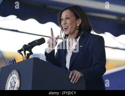 Annapolis, United States. 28th May, 2021. Vice President Kamala Harris delivers the keynote address for the United States Naval Academy Class of 2021 graduation and commissioning ceremony in Annapolis, Maryland on Friday, May 28, 2021. Photo by Alex Edelman/UPI Credit: UPI/Alamy Live News Stock Photo