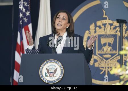 Annapolis, United States. 28th May, 2021. Vice President Kamala Harris delivers the keynote address for the United States Naval Academy Class of 2021 graduation and commissioning ceremony in Annapolis, Maryland on Friday, May 28, 2021. Photo by Alex Edelman/UPI Credit: UPI/Alamy Live News Stock Photo