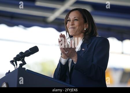 Annapolis, United States. 28th May, 2021. Vice President Kamala Harris delivers the keynote address for the United States Naval Academy Class of 2021 graduation and commissioning ceremony in Annapolis, Maryland on Friday, May 28, 2021. Photo by Alex Edelman/UPI Credit: UPI/Alamy Live News Stock Photo