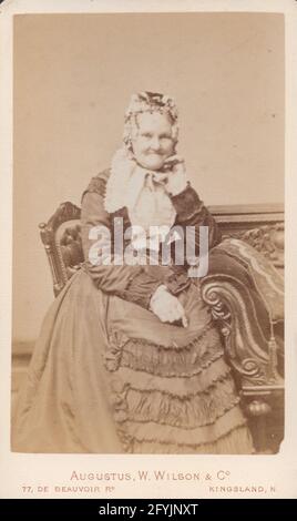 Victorian Kingsland, London CDV (Carte De Visite) Showing an Elderly Lady Stock Photo