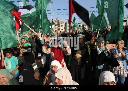 Rafah, Gaza. 28th May, 2021. Palestinian Hamas supporters chant slogans during an anti-Israel rally in Rafah, in the southern Gaza Strip, on Friday, May 28, 2021. Photo by Ismael Mohamad/UPI Credit: UPI/Alamy Live News Stock Photo