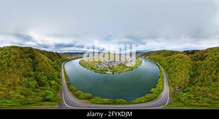 360 degree aerial Panorama view on Minheim. Beautiful town on the loop of romantic Moselle, Mosel river. Nearby Wintrich, Piesport,  Bernkastel-Kues. Stock Photo